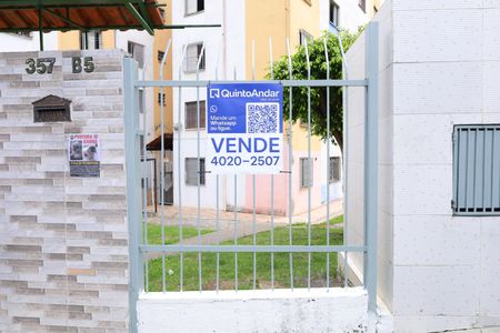 Apartamento à venda com 50m², 2 quartos e 1 vagaPlaca instalada na grade da fachada do condomínio - Código da placa VGEF-687