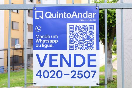Apartamento à venda com 50m², 2 quartos e 1 vagaPlaca instalada na grade da fachada do condomínio - Código da placa VGEF-687