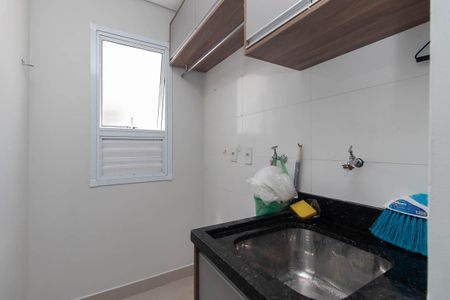 Cozinha e Área de Serviço de apartamento para alugar com 1 quarto, 32m² em Vila Nivi, São Paulo