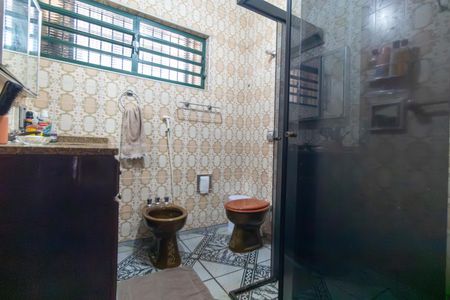 Casa à venda com 141m², 2 quartos e 2 vagas Casa à venda com 141m², 2 quartos e 2 vagasBanheiro