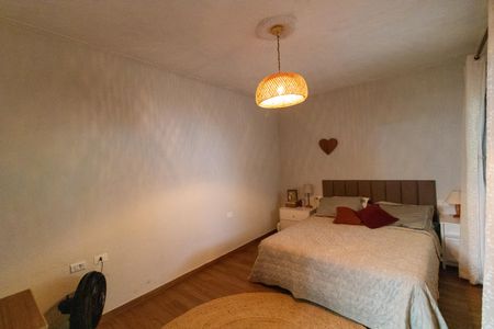 Casa à venda com 141m², 2 quartos e 2 vagas Casa à venda com 141m², 2 quartos e 2 vagasSuíte