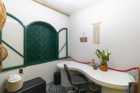 Casa à venda com 141m², 2 quartos e 2 vagas Casa à venda com 141m², 2 quartos e 2 vagasEscritório