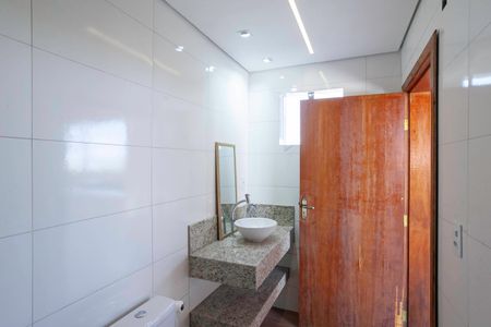 Casa à venda com 300m², 3 quartos e 7 vagas Casa à venda com 300m², 3 quartos e 7 vagasBanheiro social 2