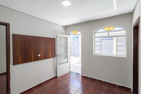 Sala de casa para alugar com 3 quartos, 300m² em Novo Glória, Belo Horizonte