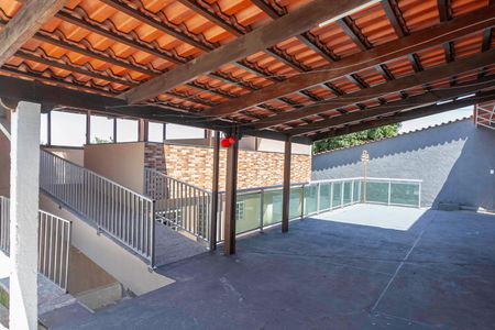 Casa à venda com 300m², 3 quartos e 7 vagas Casa à venda com 300m², 3 quartos e 7 vagasQuintal