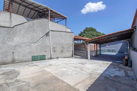 Casa à venda com 300m², 3 quartos e 7 vagas Casa à venda com 300m², 3 quartos e 7 vagasQuintal