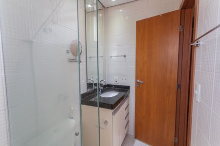 Banheiro da Suíte de apartamento à venda com 4 quartos, 155m² em Ana Lúcia, Belo Horizonte