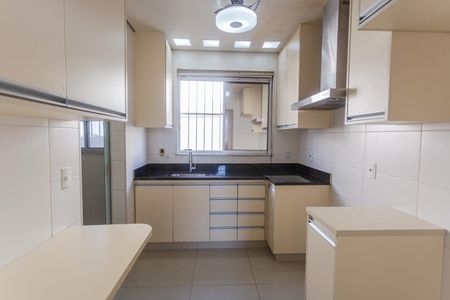 Apartamento para alugar com 155m², 4 quartos e 2 vagas Apartamento para alugar com 155m², 4 quartos e 2 vagasCozinha