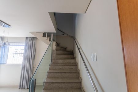 Apartamento para alugar com 155m², 4 quartos e 2 vagas Apartamento para alugar com 155m², 4 quartos e 2 vagasEscada de Acesso a Cobertura