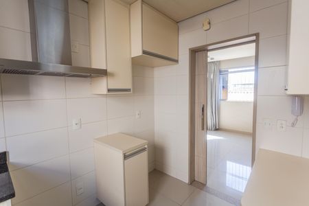 Apartamento para alugar com 155m², 4 quartos e 2 vagas Apartamento para alugar com 155m², 4 quartos e 2 vagasCozinha