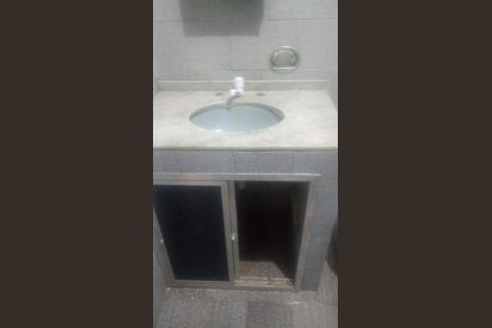 Banheiro de apartamento para alugar com 1 quarto, 60m² em Penha Circular, Rio de Janeiro