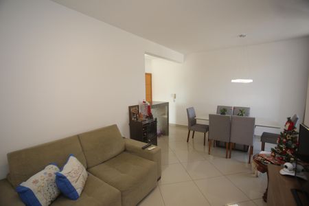 Sala de apartamento para alugar com 3 quartos, 80m² em Padre Eustáquio, Belo Horizonte