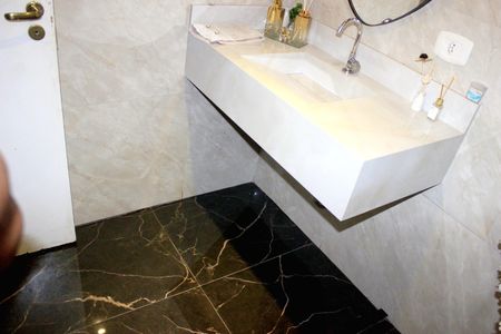 Casa à venda com 210m², 5 quartos e 2 vagasBanheiro 1