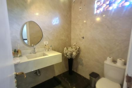 Casa à venda com 210m², 5 quartos e 2 vagasBanheiro 1