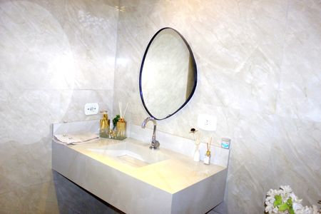 Casa à venda com 210m², 5 quartos e 2 vagasBanheiro 1