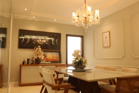 Apartamento à venda com 225m², 5 quartos e 1 vagaSala de Jantar