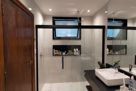 Apartamento à venda com 225m², 5 quartos e 1 vagaBanheiro 1