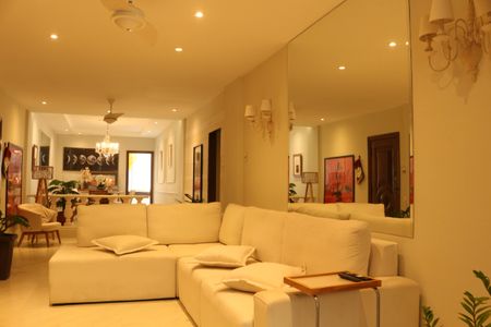 Apartamento à venda com 225m², 5 quartos e 1 vagaSala