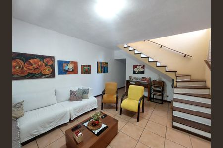 Casa à venda com 220m², 3 quartos e 2 vagasSala