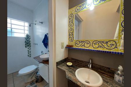 Casa à venda com 220m², 3 quartos e 2 vagasBanheiro 1