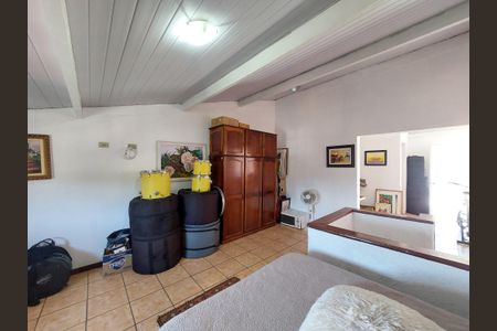 Casa à venda com 220m², 3 quartos e 2 vagasSótão