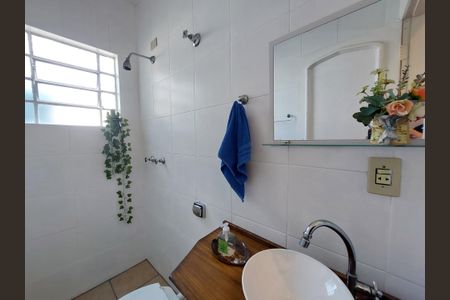 Casa à venda com 220m², 3 quartos e 2 vagasBanheiro 1