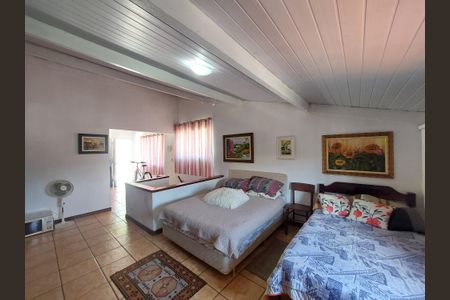 Casa à venda com 220m², 3 quartos e 2 vagasSótão