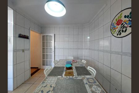 Casa à venda com 220m², 3 quartos e 2 vagasCopa