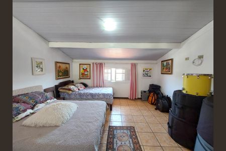 Casa à venda com 220m², 3 quartos e 2 vagasSótão