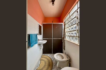 Casa à venda com 250m², 5 quartos e 4 vagas Casa à venda com 250m², 5 quartos e 4 vagasBanheiro edícula