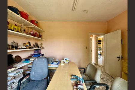 Casa à venda com 250m², 5 quartos e 4 vagas Casa à venda com 250m², 5 quartos e 4 vagasQuarto 2 edícula