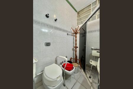 Casa à venda com 250m², 5 quartos e 4 vagas Casa à venda com 250m², 5 quartos e 4 vagasBanheiro da Suíte