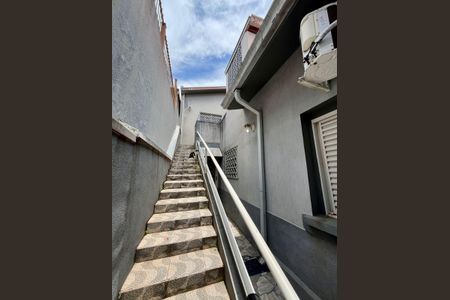 Casa à venda com 250m², 5 quartos e 4 vagas Casa à venda com 250m², 5 quartos e 4 vagasCorredor externo