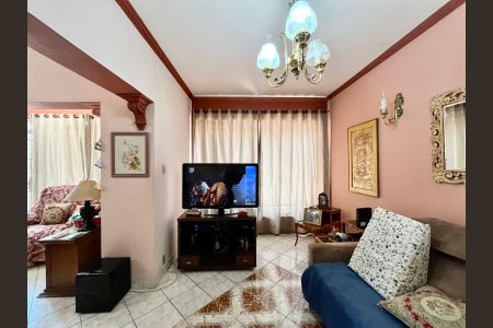 Casa à venda com 250m², 5 quartos e 4 vagas Casa à venda com 250m², 5 quartos e 4 vagasSala