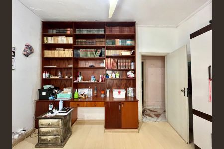 Casa à venda com 250m², 5 quartos e 4 vagas Casa à venda com 250m², 5 quartos e 4 vagasQuarto 2