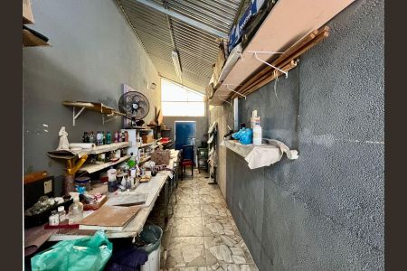 Casa à venda com 250m², 5 quartos e 4 vagas Casa à venda com 250m², 5 quartos e 4 vagasCorredor externo