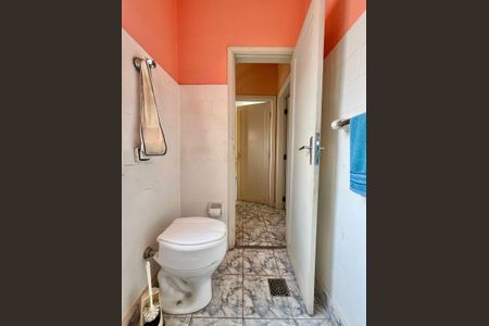 Casa à venda com 250m², 5 quartos e 4 vagas Casa à venda com 250m², 5 quartos e 4 vagasBanheiro edícula