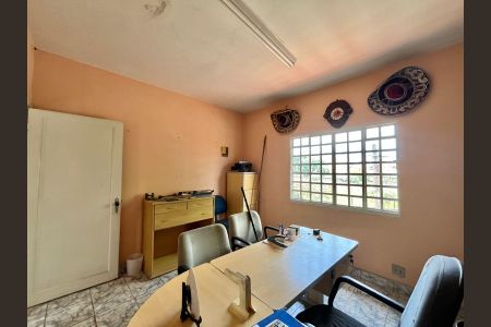 Casa à venda com 250m², 5 quartos e 4 vagas Casa à venda com 250m², 5 quartos e 4 vagasQuarto 2 edícula