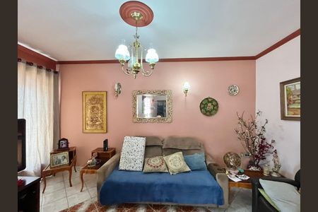 Casa à venda com 250m², 5 quartos e 4 vagas Casa à venda com 250m², 5 quartos e 4 vagasSala