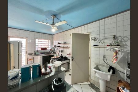 Casa à venda com 250m², 5 quartos e 4 vagas Casa à venda com 250m², 5 quartos e 4 vagasCozinha e Área de Serviço