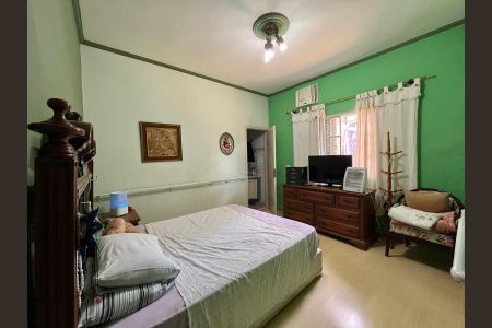 Casa à venda com 250m², 5 quartos e 4 vagas Casa à venda com 250m², 5 quartos e 4 vagasSuíte