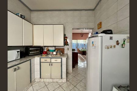 Casa à venda com 250m², 5 quartos e 4 vagas Casa à venda com 250m², 5 quartos e 4 vagasCozinha