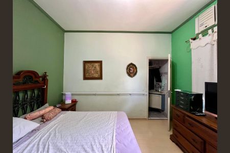 Casa à venda com 250m², 5 quartos e 4 vagas Casa à venda com 250m², 5 quartos e 4 vagasSuíte