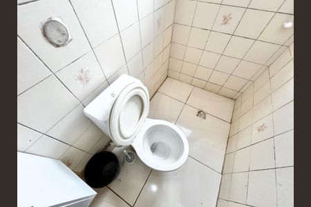 Banheiro de kitnet/studio para alugar com 1 quarto, 26m² em Vila Roque, São Paulo