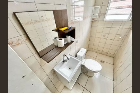 Banheiro de kitnet/studio para alugar com 1 quarto, 26m² em Vila Roque, São Paulo