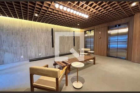 Apartamento à venda com 120m², 2 quartos e 2 vagasHall social