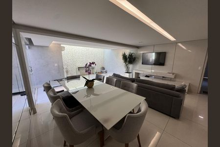 Apartamento à venda com 179m², 3 quartos e 2 vagasSala de jantar e TV