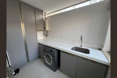 Apartamento à venda com 179m², 3 quartos e 2 vagasÁrea de serviço e lavanderia