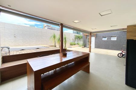 Apartamento à venda com 179m², 3 quartos e 2 vagas Apartamento à venda com 179m², 3 quartos e 2 vagasEspaço Gourmet