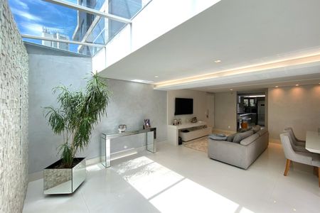 Apartamento à venda com 179m², 3 quartos e 2 vagas Apartamento à venda com 179m², 3 quartos e 2 vagasVaranda